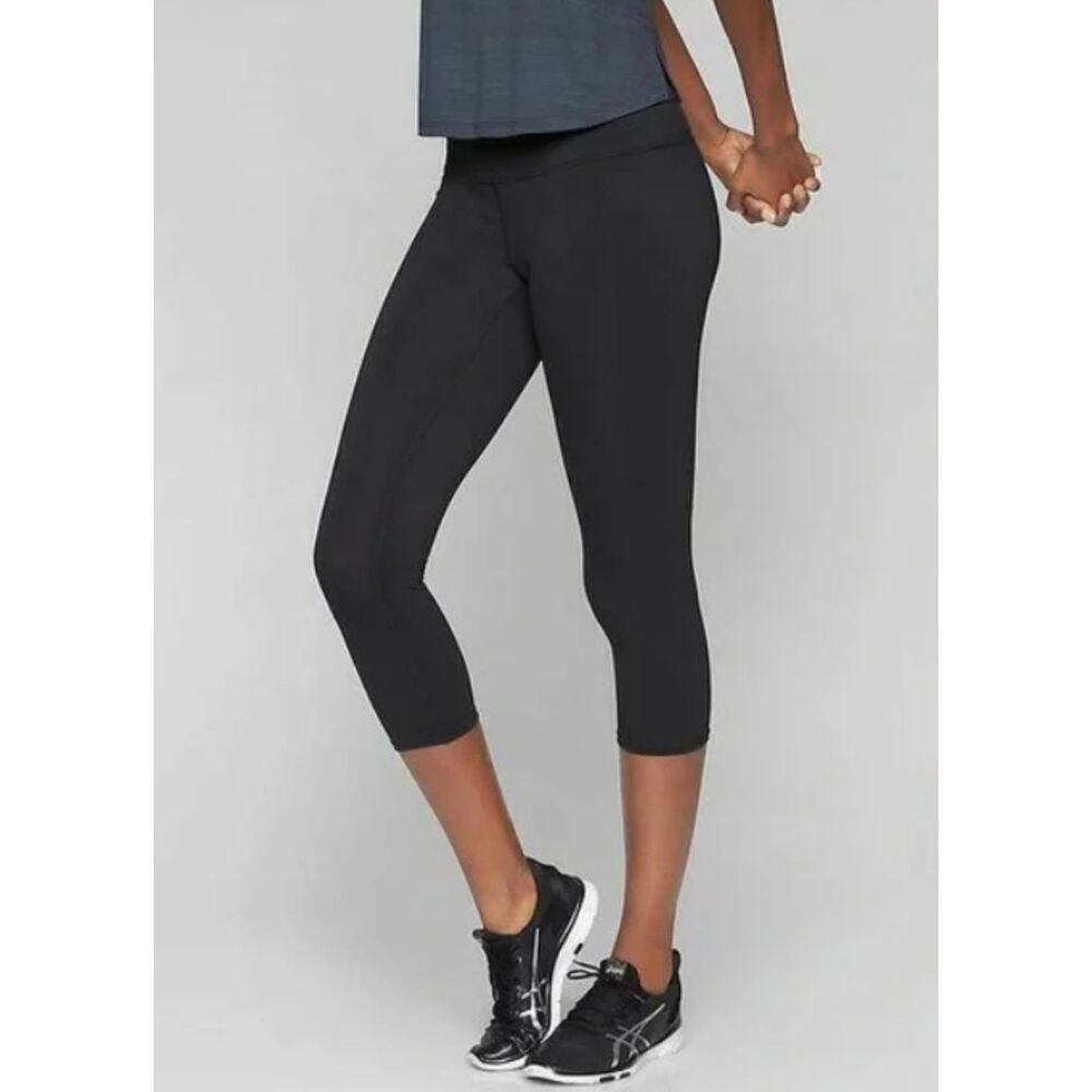 NWT Athleta Sonar Black Capri Leggings with Back Zipper Pocket Activewear Sz XXS